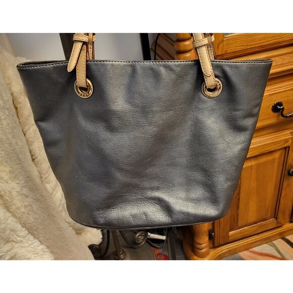 Michael Kors Gray Leather Satchel Handbag Purse Gold Hardware - Picture 2 of 15